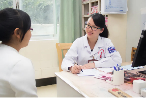 【永远跟党走】急诊科的女汉子，瑞康医院的女超人——记广西中医药大学附属瑞康医院急诊科黄清玉