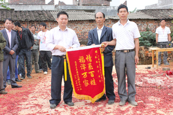 空港院区扶持当地新农村建设