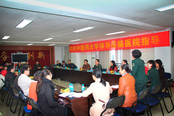 董塔健副书记到解放军第303医院开展临床实习中期检查工作