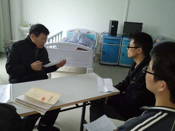 陈雪斌副厅级调研员一行开展临床医学实习中期检查并看望慰问学生