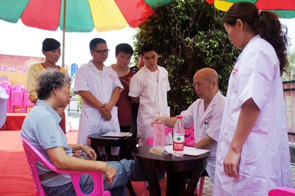 弘中健康会所两周年店庆：秋季养生义诊