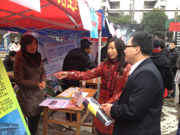 瑞康临床医学院积极组织毕业生参加学校医学专场“双选会”