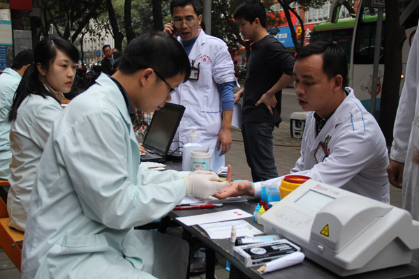 邕城回暖 献血情浓——我院成功举办2013年冬季无偿献血活动