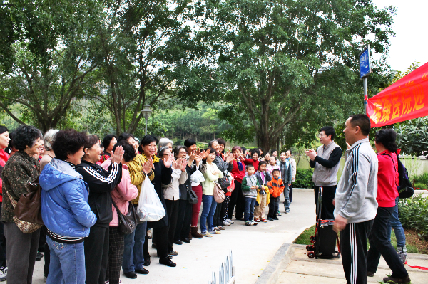 健步游园欢乐过节——我院举办迎“三·八妇女节”活动