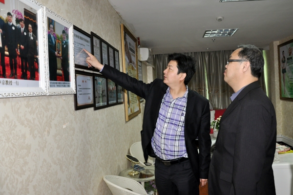 台湾海峡两岸医疗事务交流协会会长吴一昌莅临瑞康整形参观