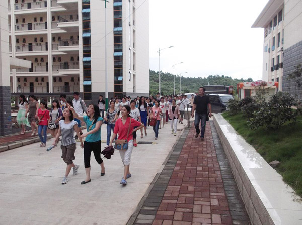 瑞康临床医学院“感恩瑞康情，心怀中国梦”2013届毕业生主题教育活动之二