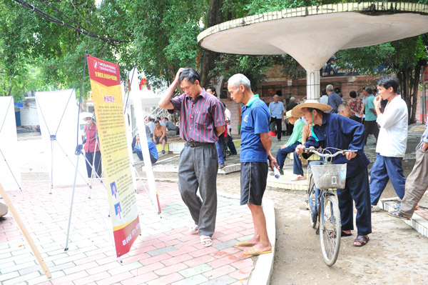 瑞康专家义诊到基层