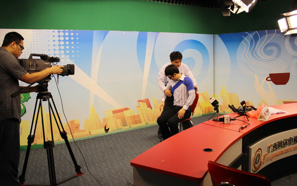 神经内科三区主任陈晓锋教授做客广西新闻网，畅谈脑卒中康复治疗