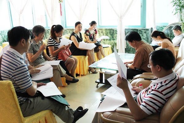 分团讨论，民主选举，履行职责——我院第一次党代会预备会分团讨论侧记