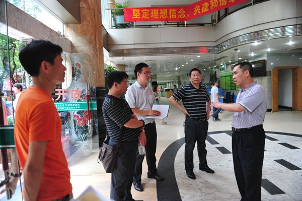 我院切实开展“美丽医院”活动严格进行卫生状况检查