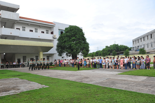 医院领导“八·一”建军节前慰问部队官兵