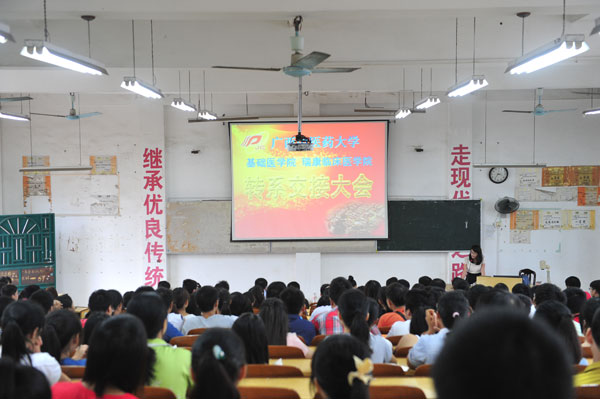 瑞康临床医学院顺利完成学生转系交接工作