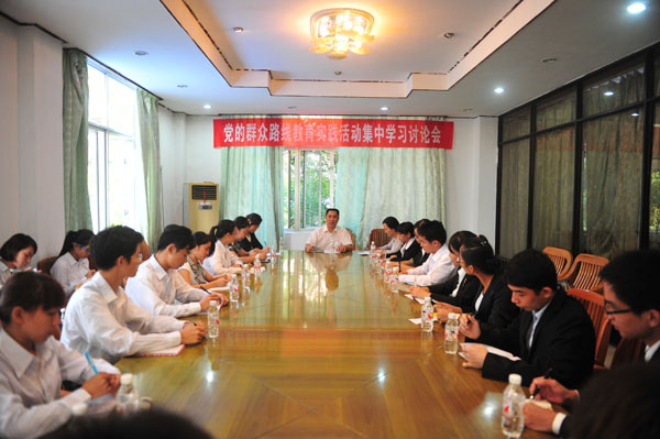 瑞康临床医学院召开党的群众路线教育实践活动学生代表座谈会