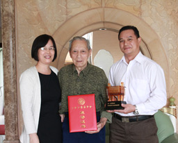 黄英儒教授荣获中华中医药学会成就奖