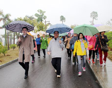 健步如风迎三八，走出健康笑如花——瑞康医院迎“三•八国际劳动妇女节”游园健步走活动