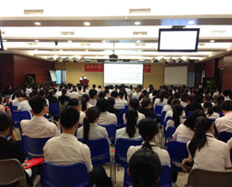 推拿理疗科主任安连生受邀至交通银行金融中心进行健康讲座