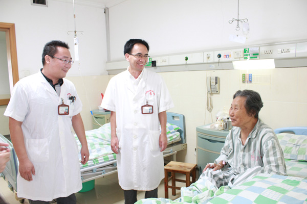 八旬老人微创取石术后感受：很轻松——肝胆外科成功实施一例高龄老人腹腔镜下胆总管切开取石术