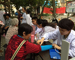 我院弘中健康中心义诊活动走进新竹小区