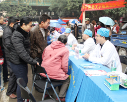 我院联合北湖街道开展“送医送药送健康”大型活动