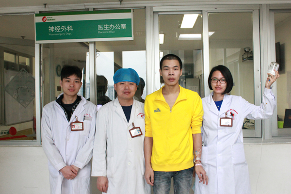 脑子里面长“气球” 弹簧胶水封起来