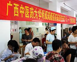 我院开展基层党支部“七·一”惠民义诊活动