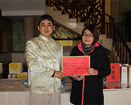 我院弘中健康中心携手安琪之家举办“关爱脑瘫患儿”义卖义诊慈善募捐活动