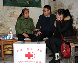 我院春节前夕为华强社区困难户送温暖