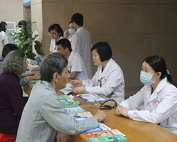 我院开展“哮喘是能够控制的——第18个世界哮喘日”义诊活动