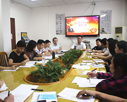 医院党委书记唐友明为机关一支部党员上党课