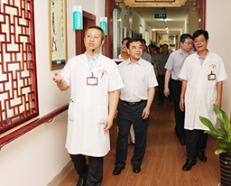 全区城市社区卫生家庭医生签约服务试点现场经验交流培训班成员到我院参观学习