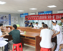 空港院区党支部践行“两学一做”党员义诊进工地