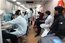 “撸袖”齐上阵，爱心暖寒冬——我院积极组织无偿献血活动