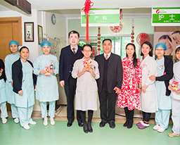 大年初一医院领导慰问一线值班医护人员