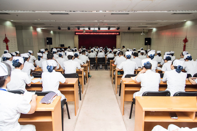 学校护理专业校内认证专家莅临我院进行护理专业模拟认证