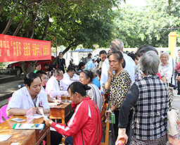 空港院区开展“庆重阳、送健康、关爱老年人”健康知识讲座和义诊活动