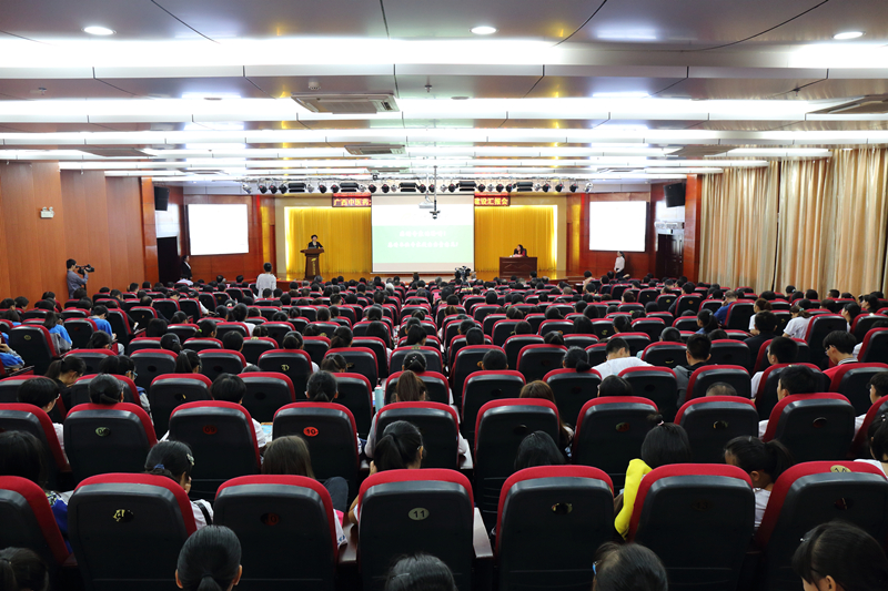 教育部专家组对我校护理学专业进行认证