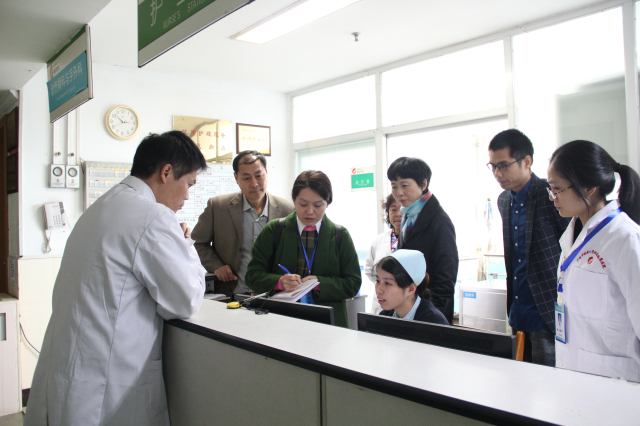 2017年度驻邕定点医疗机构医疗保险医疗服务协议年度考评专家莅临我院检查