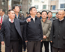 加强中西医结合特色建设 提升临床科研能力——自治区副主席黄日波莅临我院调研指导