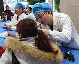 我院组织开展“学雷锋 送健康”大型义诊活动