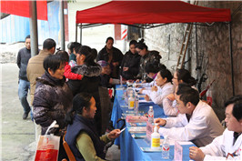 我院走进江南区平阳村开展“美丽平阳 爱的助力”送健康义诊咨询活动