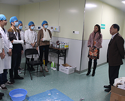 罗伟生副校长看望我院第八届全国高等医学院校大学生临床技能竞赛参赛学生