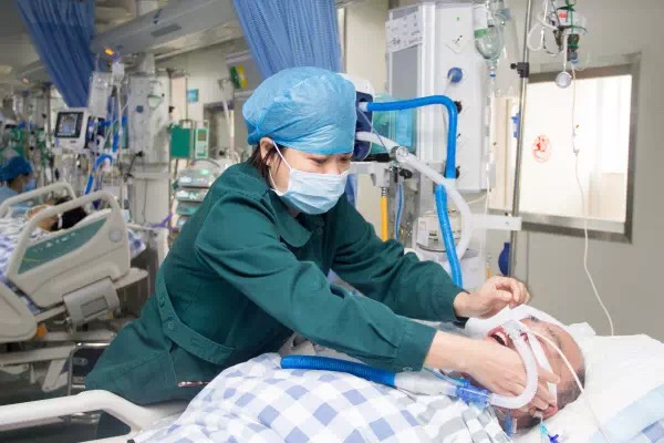 ICU里女将般的护士长