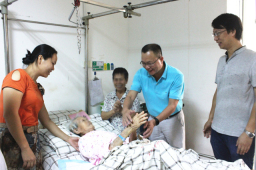 空港院区院领导慰问百岁老患者