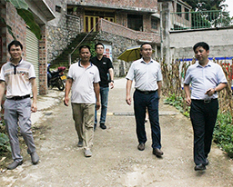 黄建民副书记一行慰问我院派驻隆安县都结乡念潭村第一书记