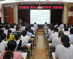 我院举行“学习时代楷模黄大年先进事迹”专题讲座