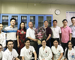 医院领导看望慰问“国医大师”韦贵康教授