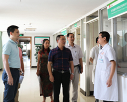 医院领导进行国庆节前安全大检查