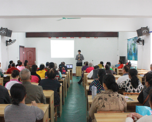 “重阳敬老·情暖金秋”—空港院区走进扶绥老年大学开展讲座义诊活动