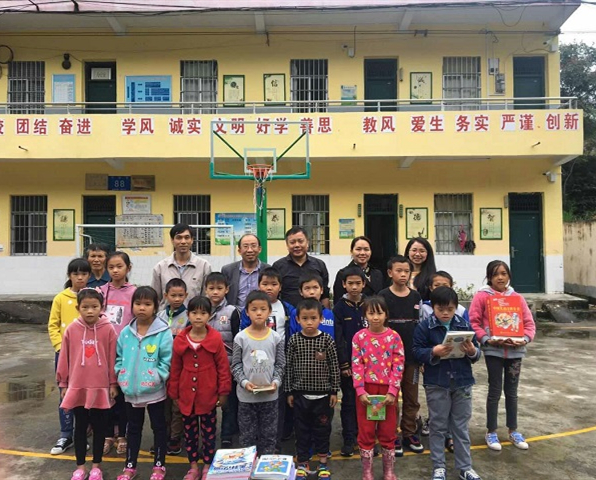 用实绩为党旗增辉添彩——医院门急诊党支部扶贫纪实