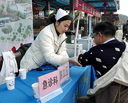 我院赴东山服务区开展关爱返乡与回城务工人员义诊活动